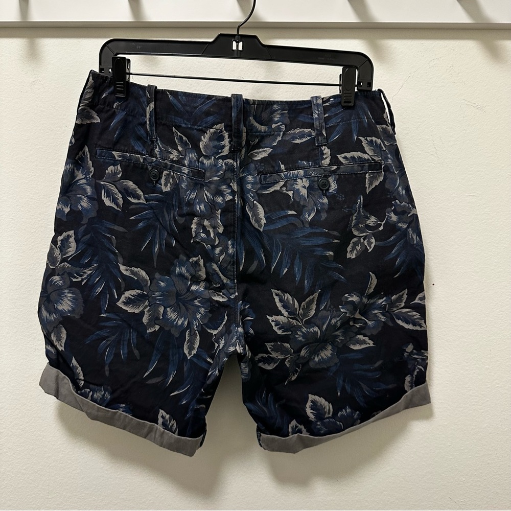 Express Shorts - Picture 3 of 3